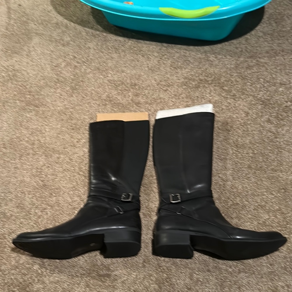 Women’s tall black leather boot 9.5M (B)